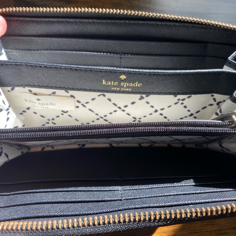 Kate Spade Wallet ♠️ - Picture 4 of 5